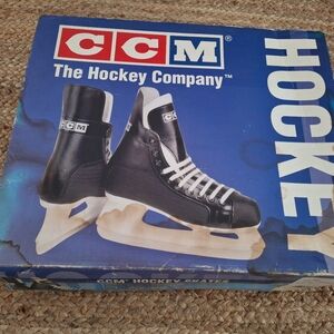 CCM Pro500 Boys Ice Skates Size 5.